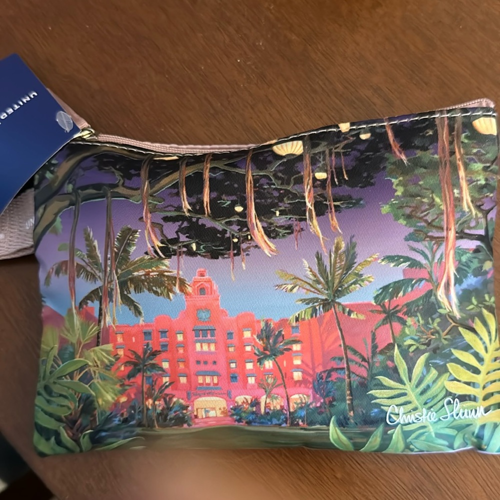 United first class special edition Hawaii travel bag - brand new! Pink!